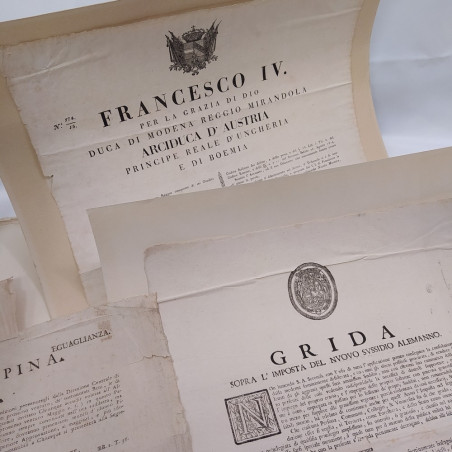 Lotto di documenti giuridici relativi a Modena risalenti al '600-'800