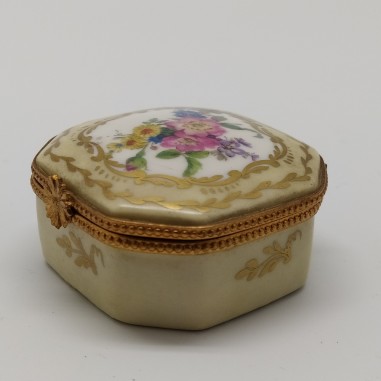 Cofanetto ottagonale in porcellana di Limoges con decorazione floreale e dorata