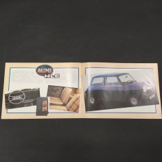 Opuscolo Catalogo Mini Austin Rover. Macchie lungo i bordi 2