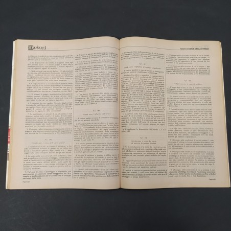 Codice della strada 1993, allegato a Gente motori. Pagine interne ingiallite