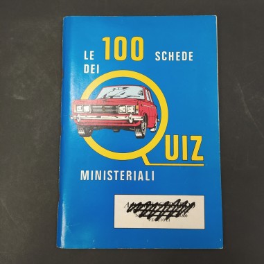 Le 100 schede dei quiz ministeriali in parte compilati. Segni di pennarello