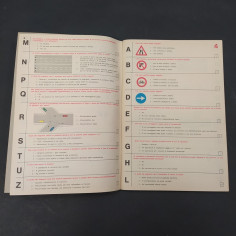 Le 100 schede dei quiz ministeriali in parte compilati. Segni di pennarello 2
