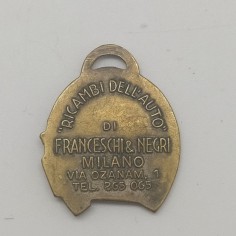 Medaglia officina di ricambi per automobile di Milano. Segni di ossidazione 2