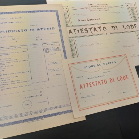 Lotto di 3 attestati di studio anni 20/30 non compilati. Buono