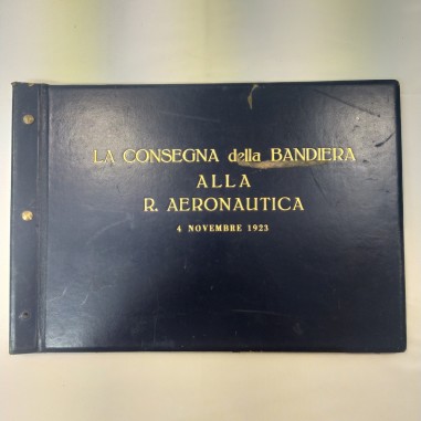 Album Consegna della bandiera alla Regia Aeronautica 1923 con 30 foto. Macchie