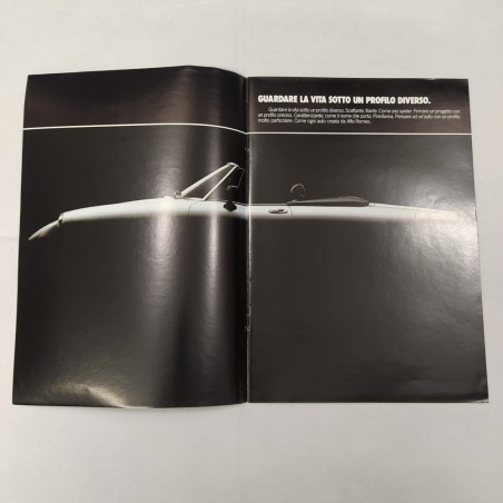Catalogo Alfa Romeo modello Spider. Macchioline in copertina.