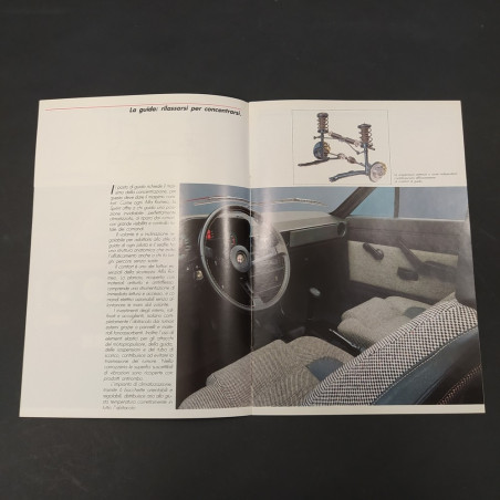 Catalogo Alfa Romeo modello Sprint. Ingiallimenti in copertina