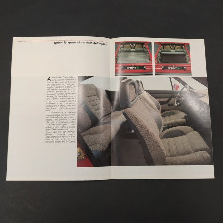 Catalogo Alfa Romeo modello Sprint. Ingiallimenti in copertina