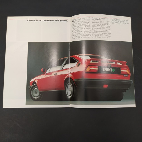 Catalogo Alfa Romeo modello Sprint. Ingiallimenti in copertina
