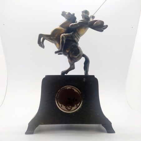 Orologio da camino con scultura equestre cavaliere con lancia h. 32 cm