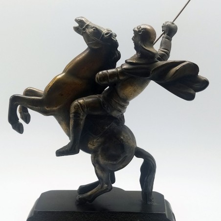 Orologio da camino con scultura equestre cavaliere con lancia h. 32 cm