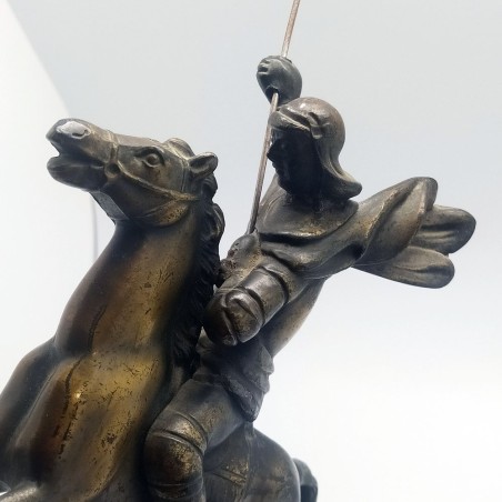 Orologio da camino con scultura equestre cavaliere con lancia h. 32 cm