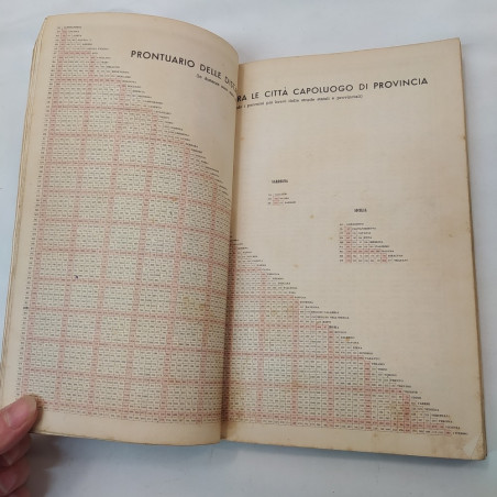 Libro Guida turistica con carta stradale al milione dell'Italia, 1962. Fioriture