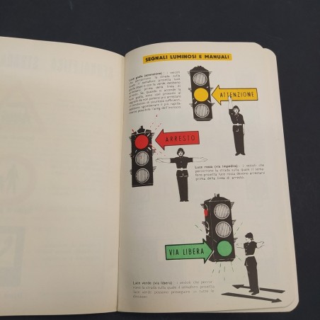 Libro Il comportamento sulla strada, ACI, 1964. Macchioline in copertina