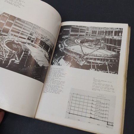 Libro La Fiat - Lingotto, Marco Pozzetto, Centro studi piemontesi, 1975. Macchie