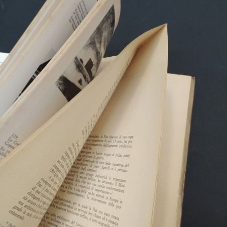 Libro La Fiat - Lingotto, Marco Pozzetto, Centro studi piemontesi, 1975. Macchie