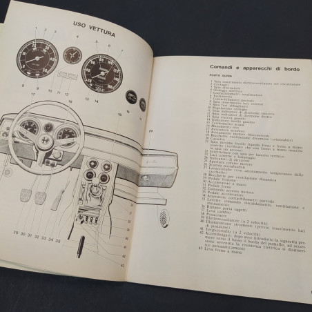 Libretto uso e manutenzione Alfa Romeo Giulia diesel, 1977. Ingiallimento