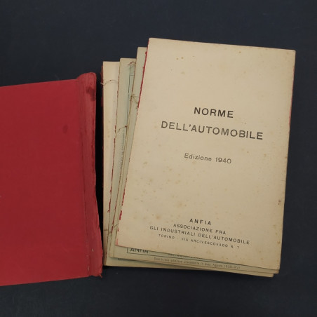 Libro Norme dell'automobile, ANFIA, 1940. Rilegatura a filo in parte scucita