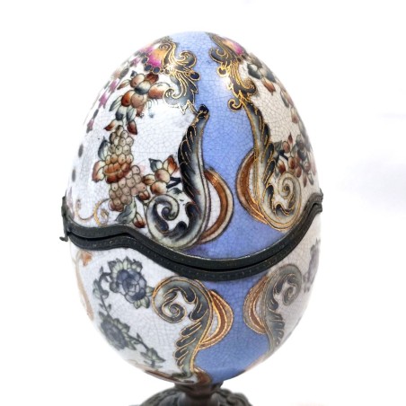 Centrotavola in ceramica e bronzo ispirazione uovo Fabergè