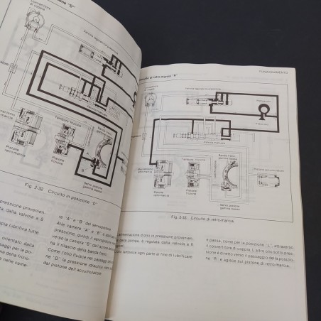 Manuale d'officina trasmissione auto Minimatic Innocenti, 1985. Aloni di umidità