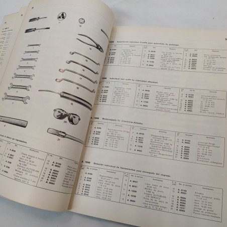 Catalogo delle dotazioni generiche Autobianchi, multilingue, 1970. Macchie