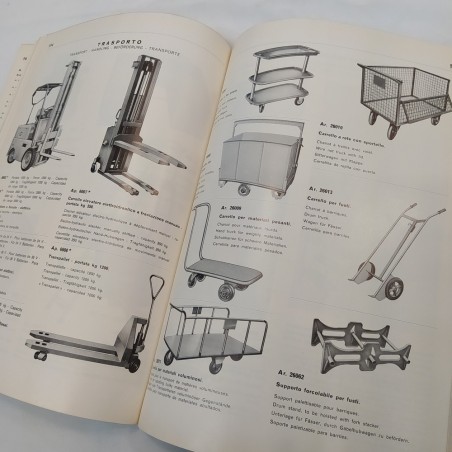 Catalogo delle dotazioni generiche Autobianchi, multilingue, 1970. Macchie