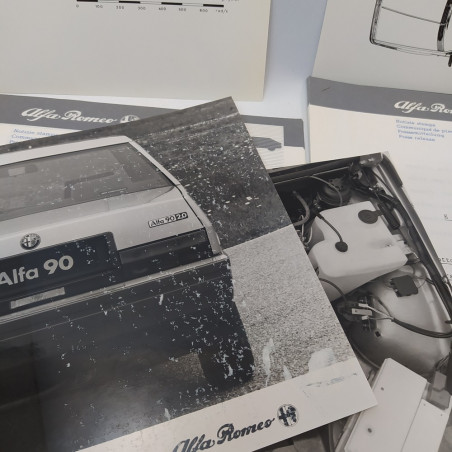 Cartellina stampa Alfa Romeo mod. Alfa 90 - 2.0, 1985 con documenti e foto