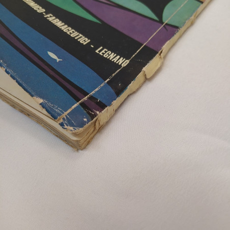 Rivista trimestrale Sport in medici domo n. 9/10, 1954 con spellature e pieghe