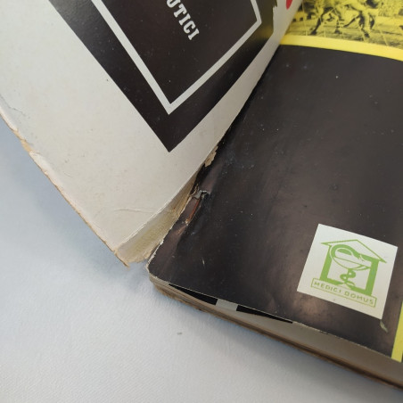 Rivista trimestrale Sport in medici domo n. 9/10, 1954 con spellature e pieghe
