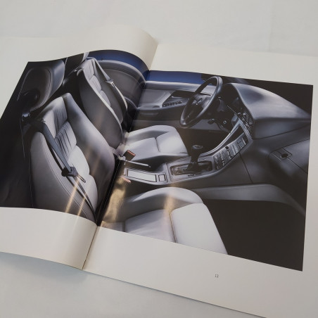 Catalogo La BMW 850i, dimensioni 34x29 cm. Copertina con pieghe e polvere