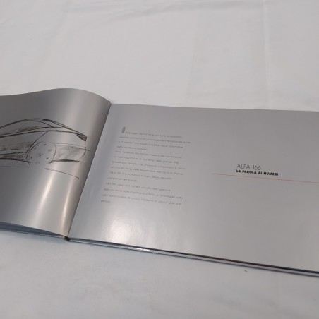Libro Alfa Romeo "Ecco Alfa 166", 1998. Macchie e aloni in copertina