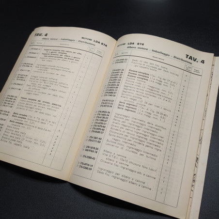 Libretto uso e manutenzione Lombardini LDA 674, 1968. Ingiallimenti, sbucciature