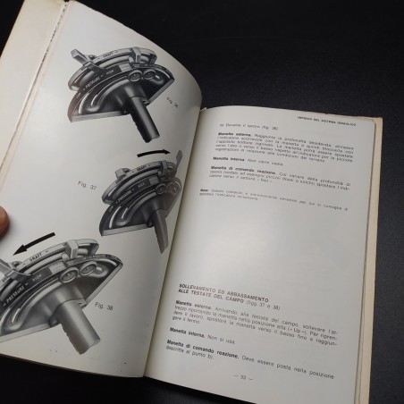 Manuale d'uso e manutenzione trattore Massey-Ferguson 165, 1965. Pieghe