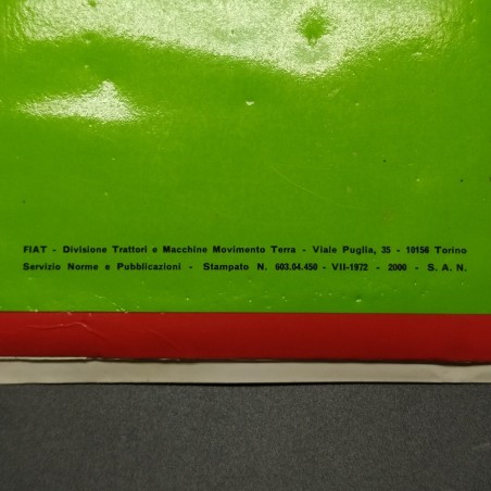 Manuale uso e manutenzione trattori Fiat ADBD7C, 1972. Graffi e polvere