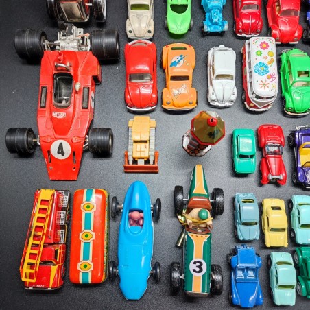 58 tra automobili e giocattoli in latta e plastica anni 70/80