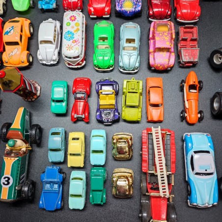 58 tra automobili e giocattoli in latta e plastica anni 70/80