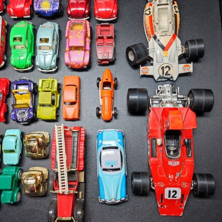58 tra automobili e giocattoli in latta e plastica anni 70/80