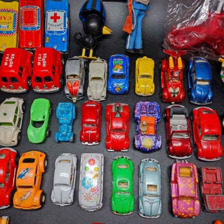 58 tra automobili e giocattoli in latta e plastica anni 70/80