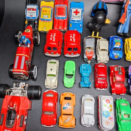 58 tra automobili e giocattoli in latta e plastica anni 70/80