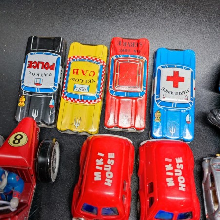 58 tra automobili e giocattoli in latta e plastica anni 70/80