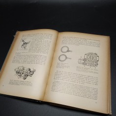Libro L'automobile, Henry Vuilleumier in francese, 1947. Ingiallimento e piccoli 2