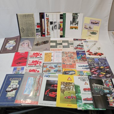 Accumulo di 50 cataloghi e brochure giocattoli anni 80/90