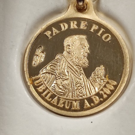 Medaglia in oro 750 e smalti Giubileo 2000 con al retro Padre Pio