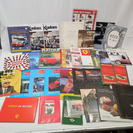 Accumulo di 40 tra riviste e cataloghi tema automobili anni 90