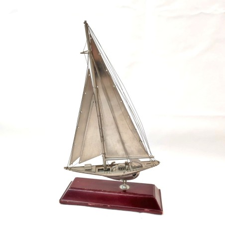 Modellino barca in metallo Luna Rossa 2000 su base in legno h. 27 cm