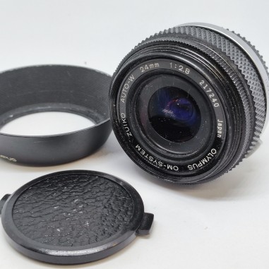 Obiettivo Olimpus OM 24 mm 1:2,8 Zuiko con paraluce e tappi