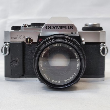 Macchina fotografica Olympus OM 20 con ottica Zuiko 50 mm 1:1,8 da revisionare