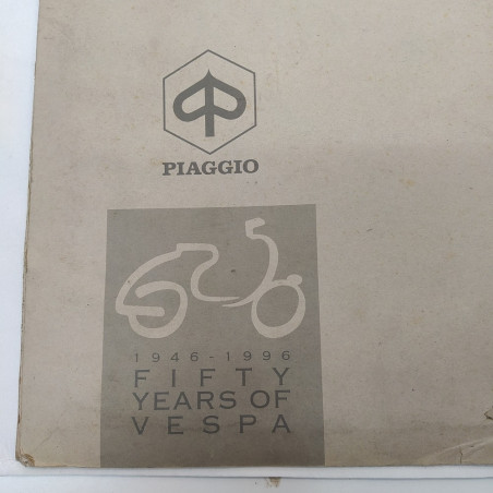 Cartella Disegnando Vespa 14 manifesti per i cinquant'anni di un mito
