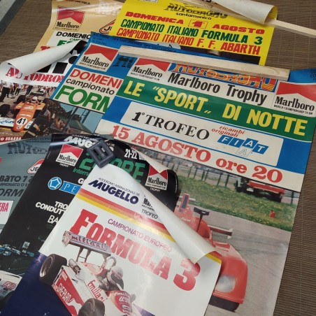 Lotto di 8 manifesti auto anni 80 per manifestazioni sportive