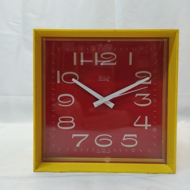Orologio da tavolo vintage giallo e rosso marca Walt forma quadrata